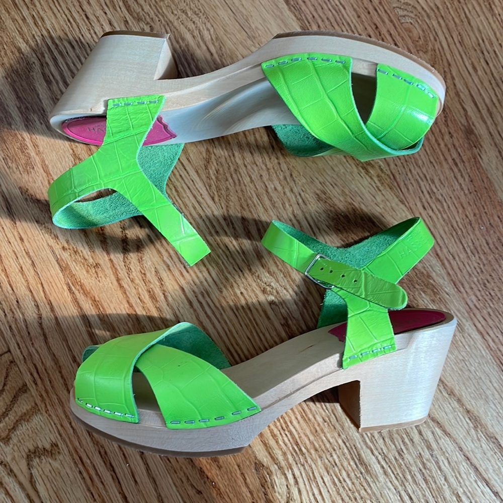 NWT Swedish Hasbeens Miraja ankle strap clogs